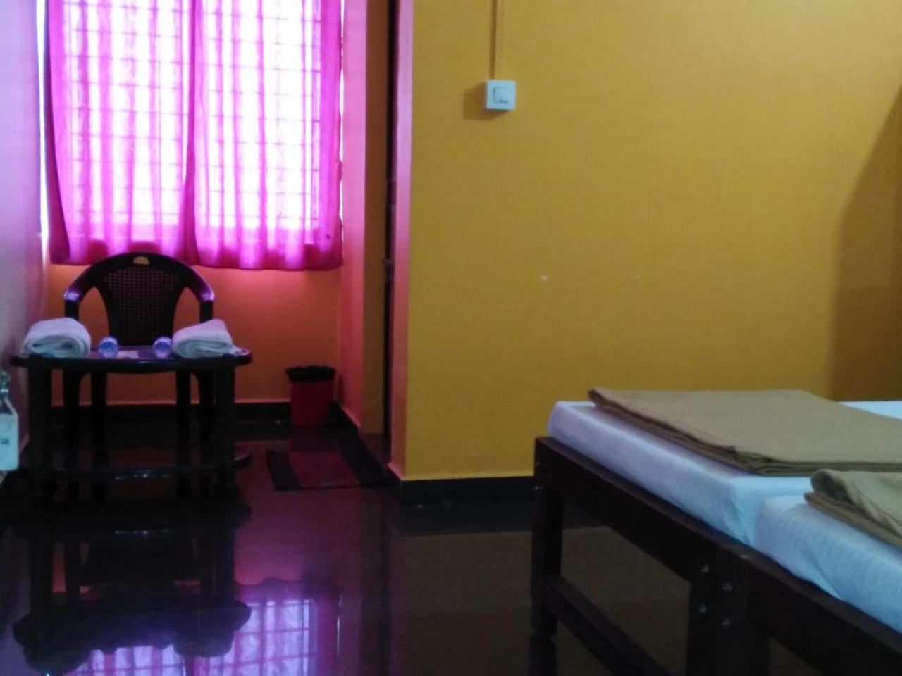Shanthi Krishna Residency Gokarna  Exterior foto